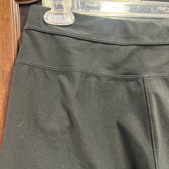 Lucy Everyday Wear Black Capri Activewear Pants - Picture 5 of 10